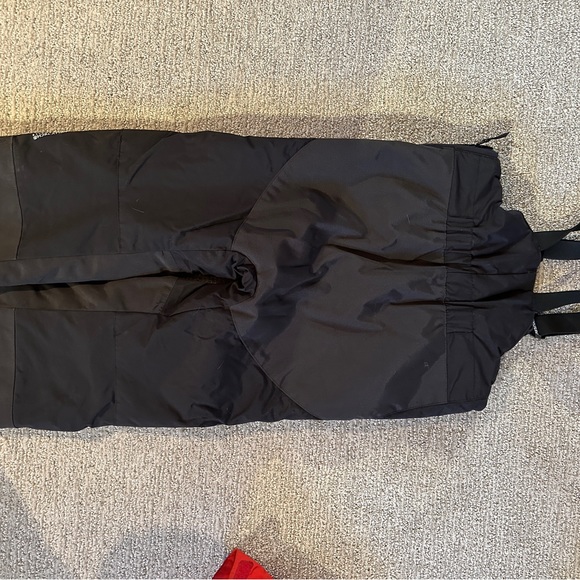 Helly Hansen size 3 bib snow pants like new condition - Picture 2 of 3